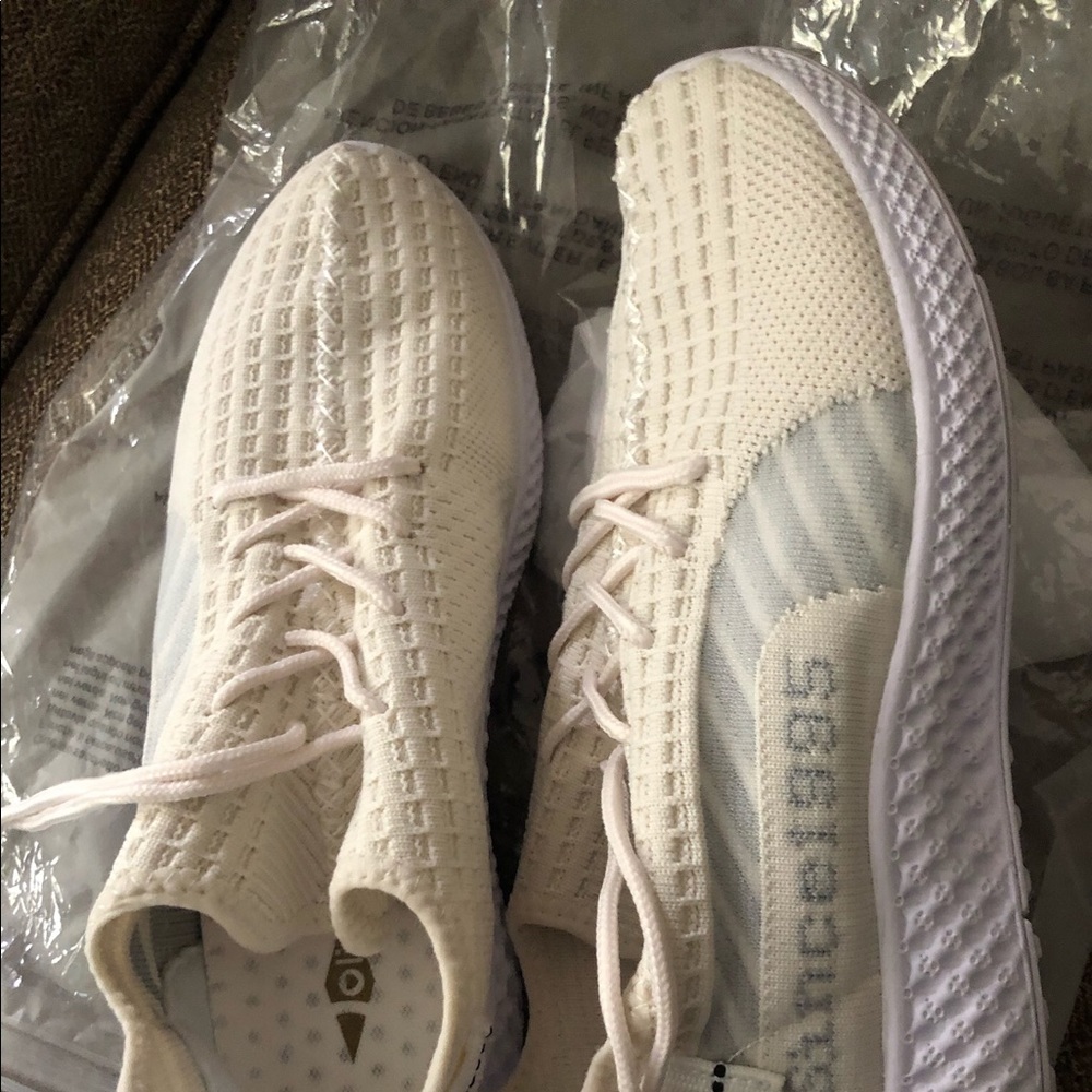 Brand new never worn. Still in the wrapping!